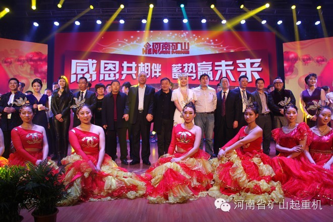 各位領(lǐng)導(dǎo)、嘉賓及公司領(lǐng)導(dǎo)與演員合影留念.jpg